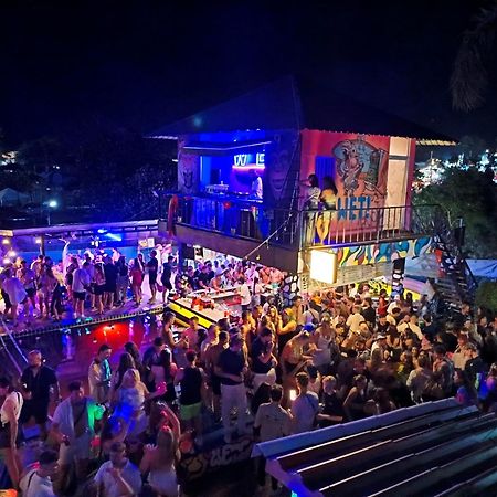 Wet! A Pool Party Hostel By Wild & Wandering 핫 린 외부 사진