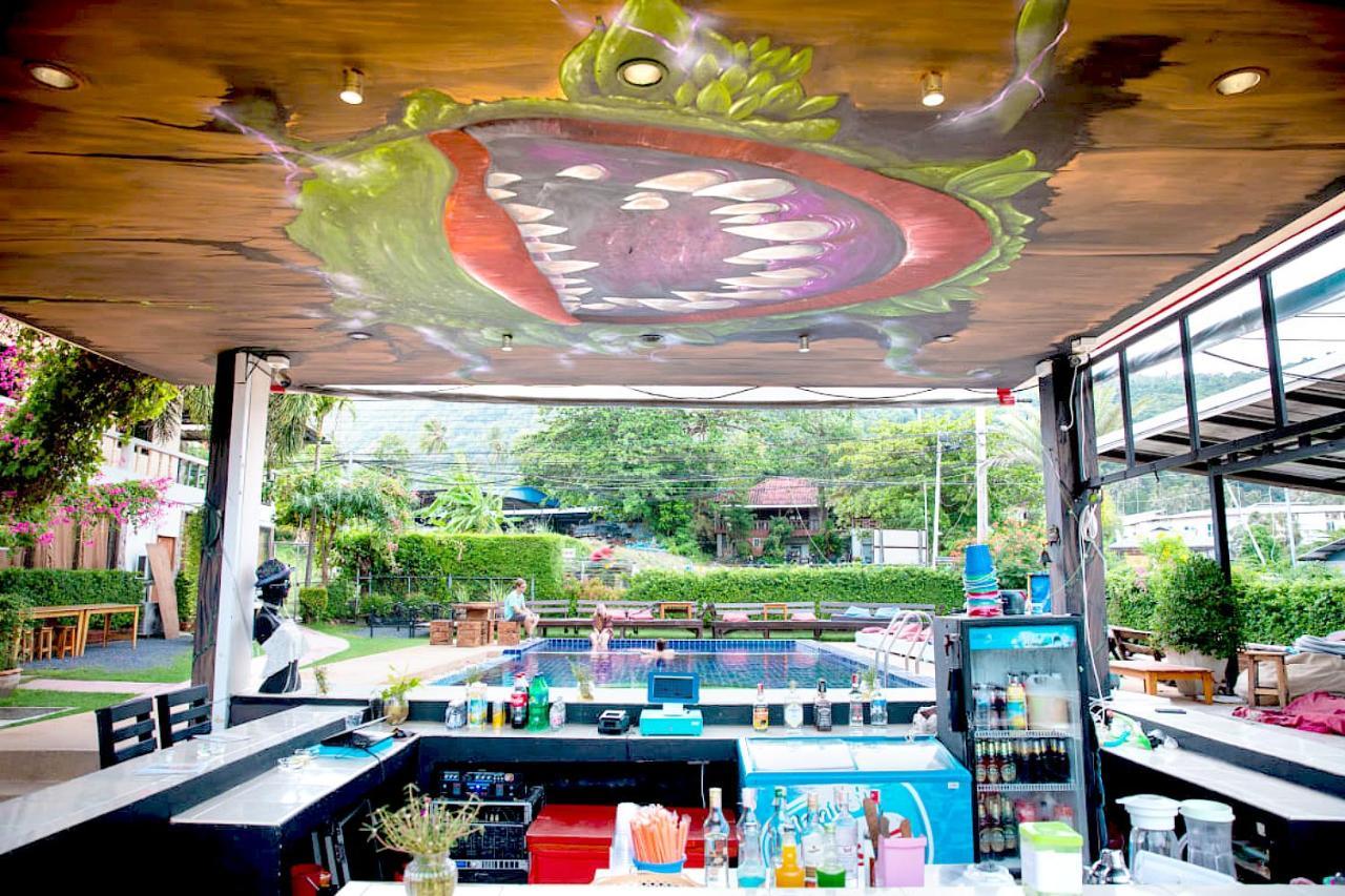 Wet! A Pool Party Hostel By Wild & Wandering 핫 린 외부 사진