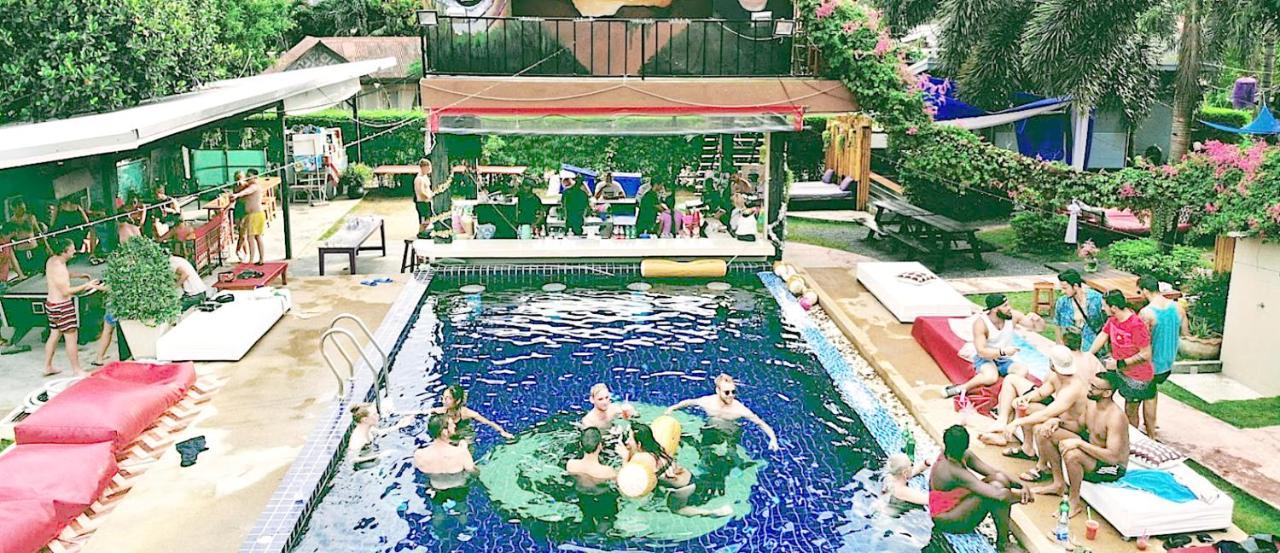 Wet! A Pool Party Hostel By Wild & Wandering 핫 린 외부 사진
