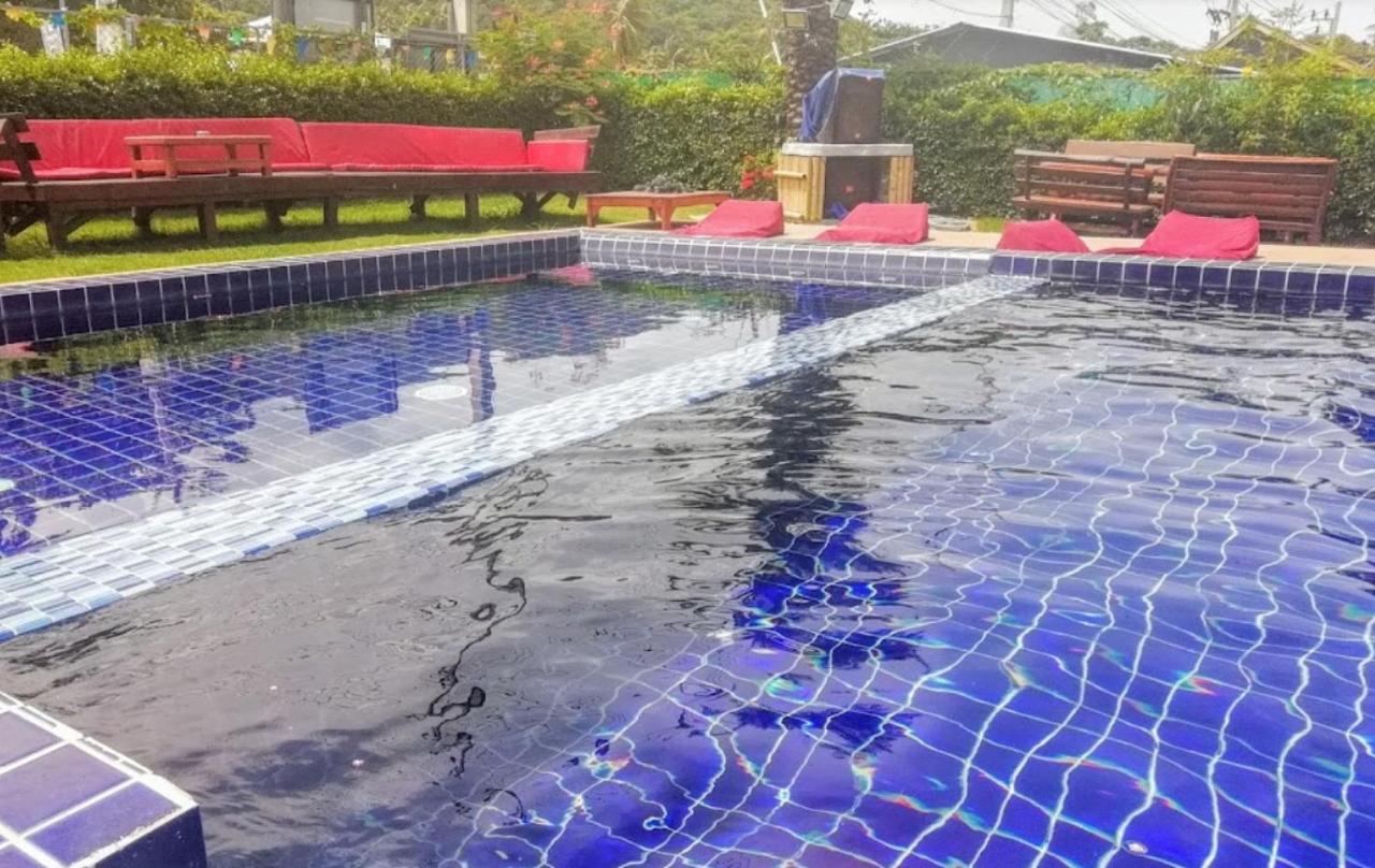 Wet! A Pool Party Hostel By Wild & Wandering 핫 린 외부 사진