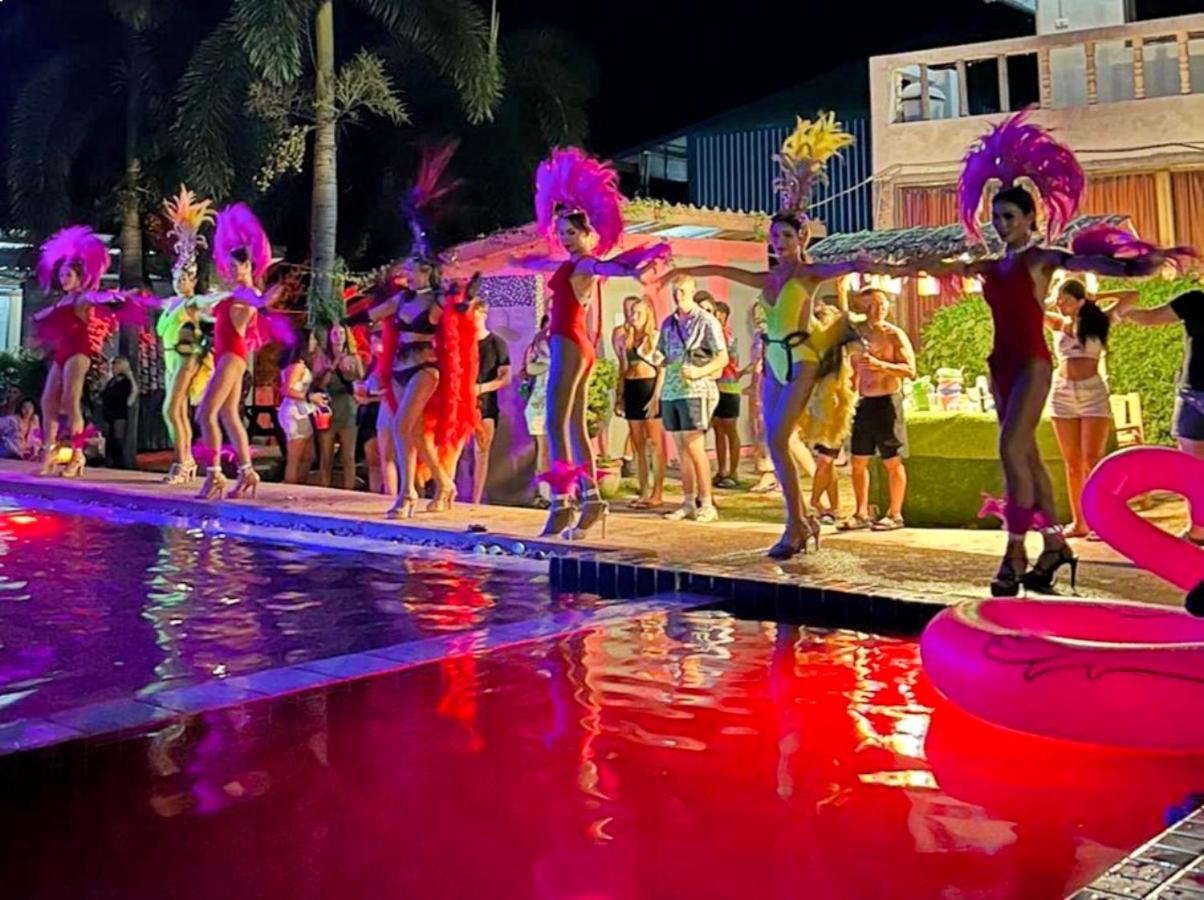 Wet! A Pool Party Hostel By Wild & Wandering 핫 린 외부 사진