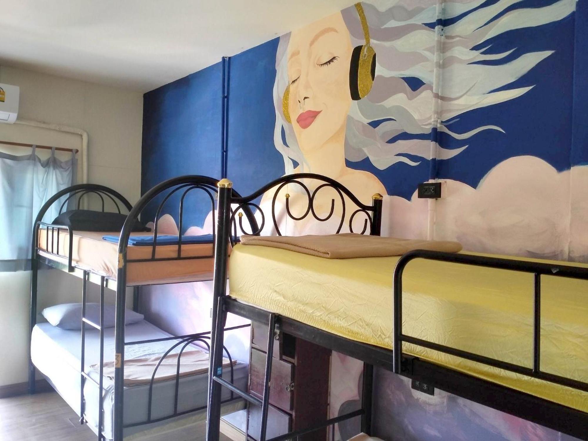 Wet! A Pool Party Hostel By Wild & Wandering 핫 린 외부 사진