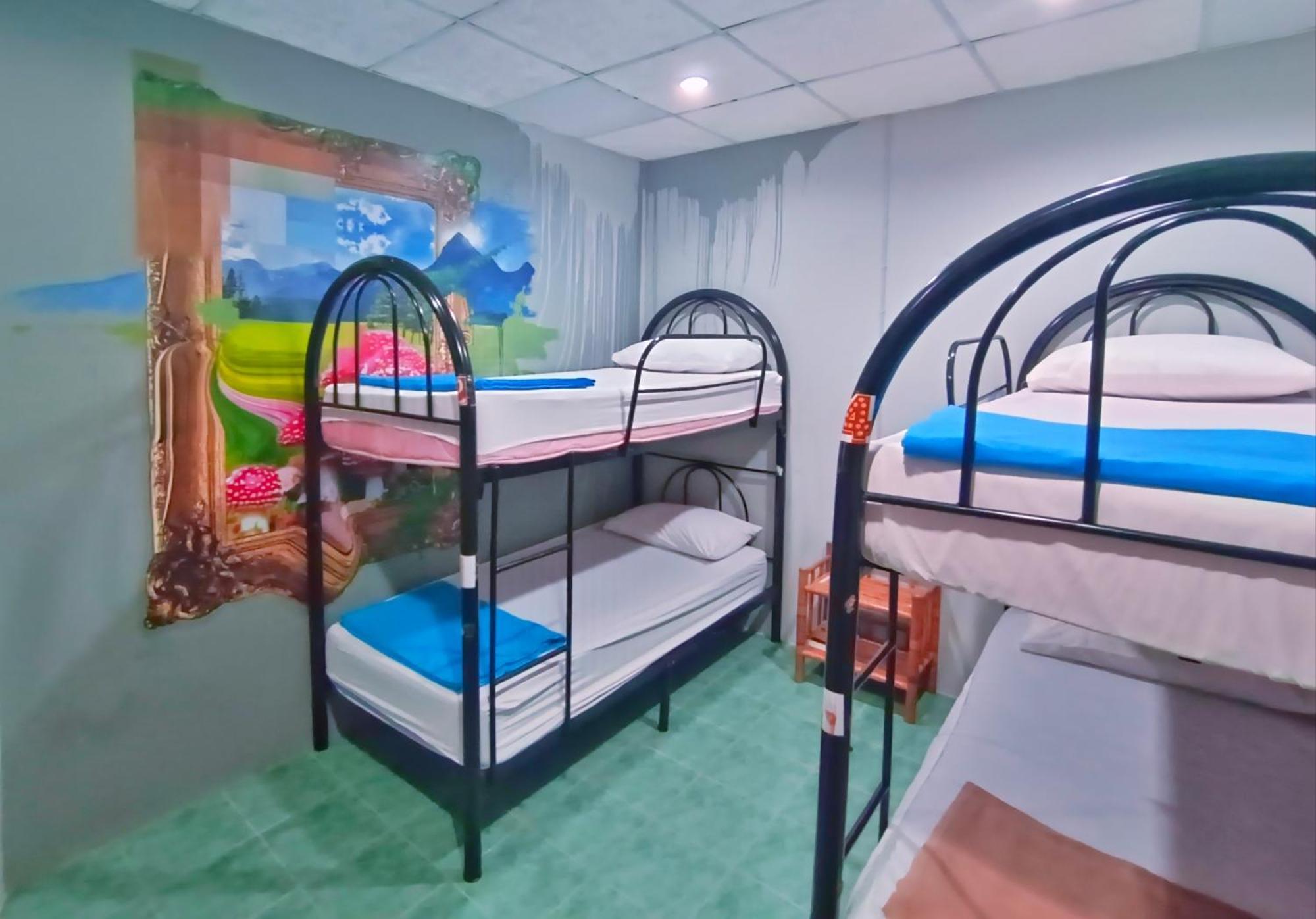 Wet! A Pool Party Hostel By Wild & Wandering 핫 린 객실 사진