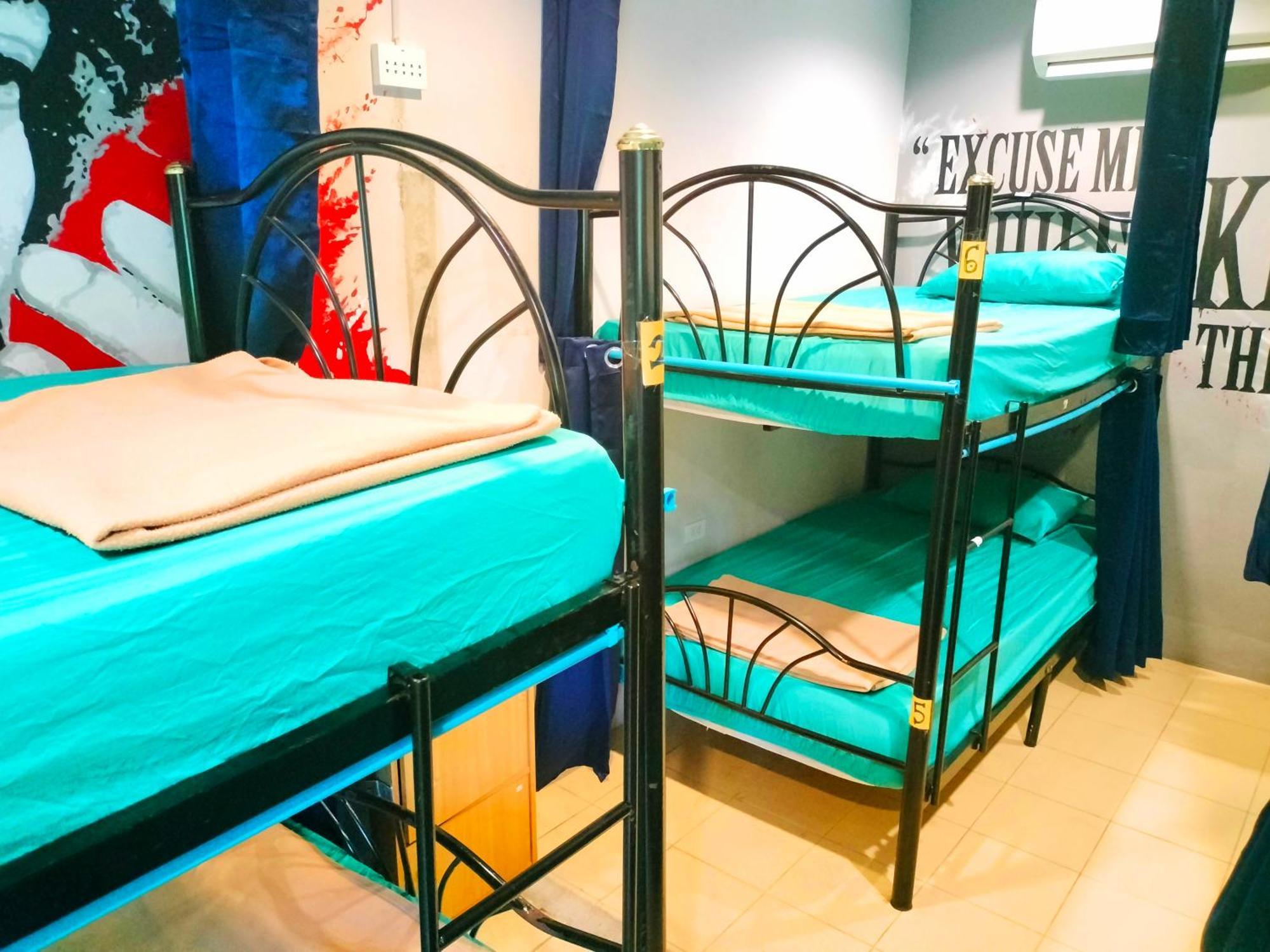 Wet! A Pool Party Hostel By Wild & Wandering 핫 린 외부 사진
